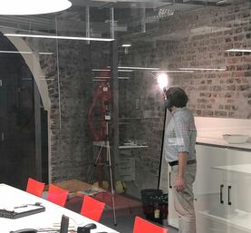 Akustikmessung in Wuppertal zur Messung der Nachhallzeiten im Loft-Büro von Radio Wuppertal