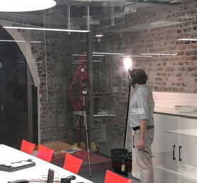 Akustikmessung in Wuppertal zur Messung der Nachhallzeiten im Loft-Büro von Radio Wuppertal